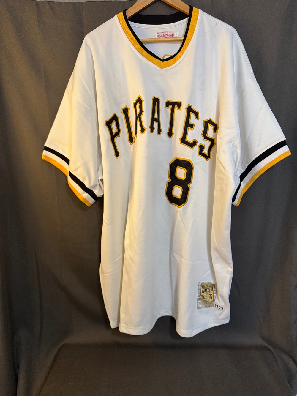 Mitchell and Ness Pittsburgh Pirates #8 Vintage Willy “Pops” Stargell jersey